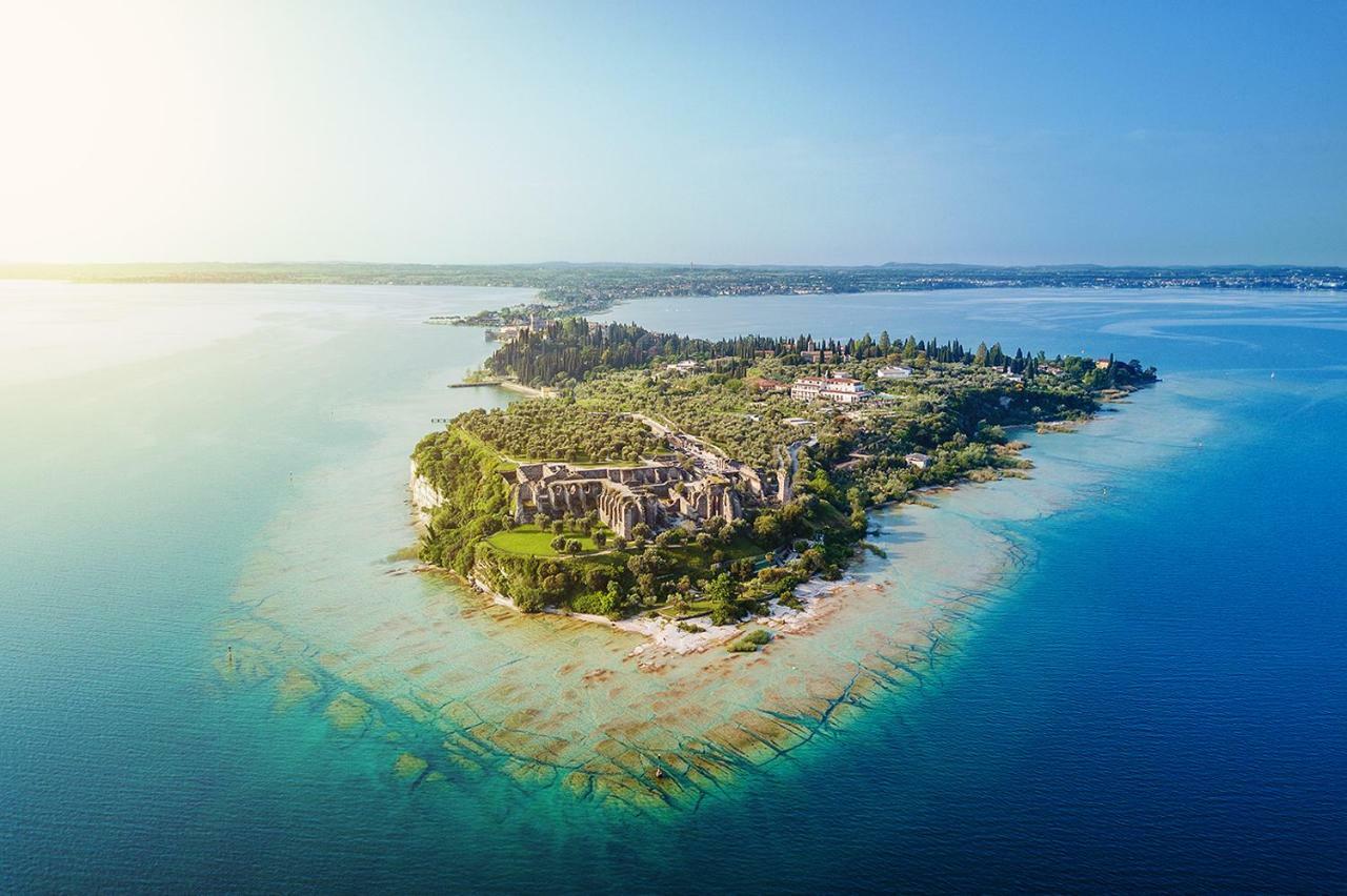 La Briciola Apartment Sirmione Bagian luar foto