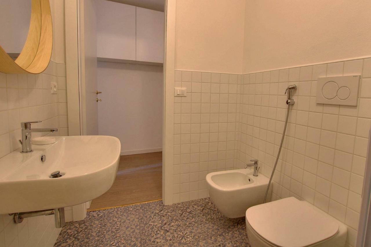 La Briciola Apartment Sirmione Bagian luar foto