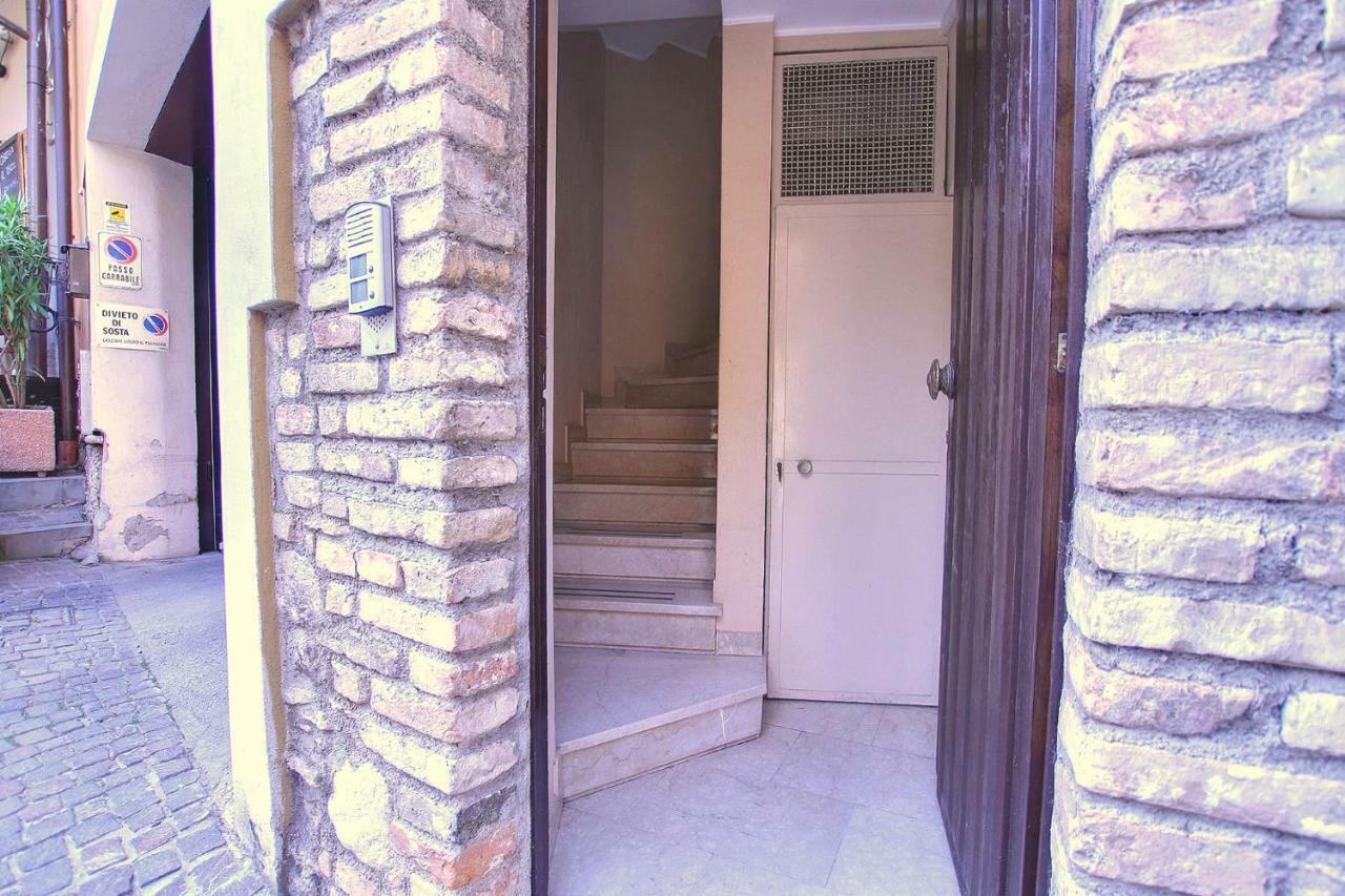 La Briciola Apartment Sirmione Bagian luar foto